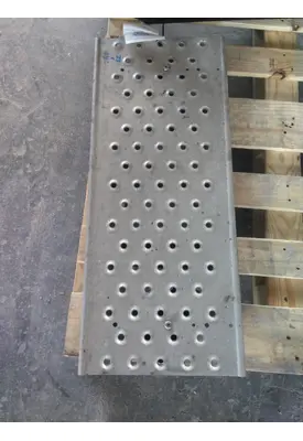 FREIGHTLINER CASCADIA 126 DECK (CATWALK) STEP