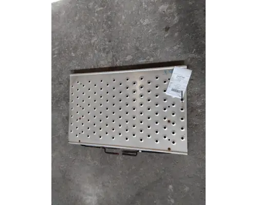 FREIGHTLINER CASCADIA 126 DECK (CATWALK) STEP