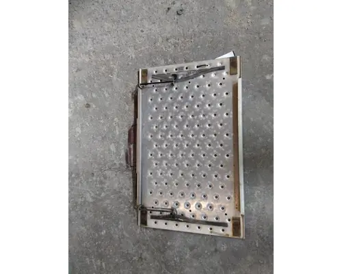 FREIGHTLINER CASCADIA 126 DECK (CATWALK) STEP