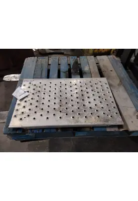 FREIGHTLINER CASCADIA 126 DECK (CATWALK) STEP