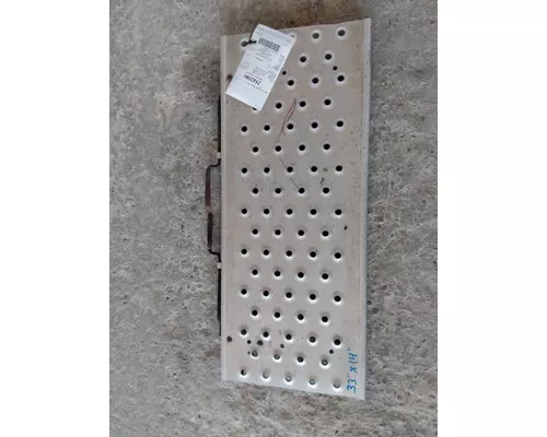 FREIGHTLINER CASCADIA 126 DECK (CATWALK) STEP