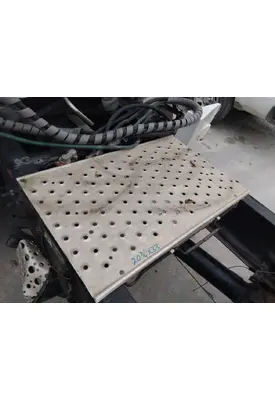 FREIGHTLINER CASCADIA 126 DECK (CATWALK) STEP