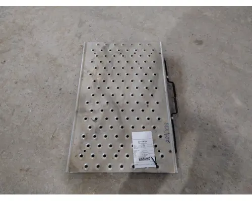 FREIGHTLINER CASCADIA 126 DECK (CATWALK) STEP