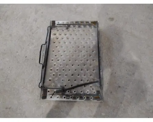 FREIGHTLINER CASCADIA 126 DECK (CATWALK) STEP