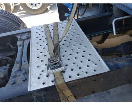 FREIGHTLINER CASCADIA 126 DECK (CATWALK) STEP