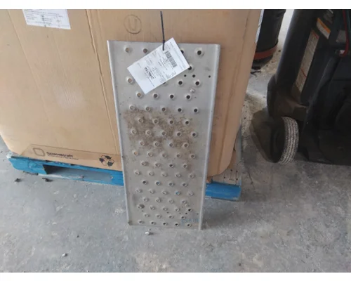 FREIGHTLINER CASCADIA 126 DECK (CATWALK) STEP