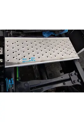 FREIGHTLINER CASCADIA 126 DECK (CATWALK) STEP