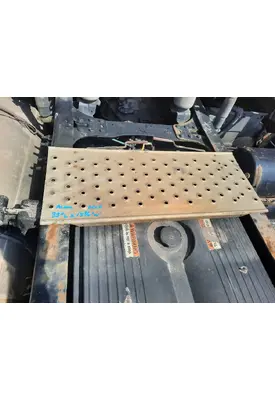 FREIGHTLINER CASCADIA 126 DECK (CATWALK) STEP