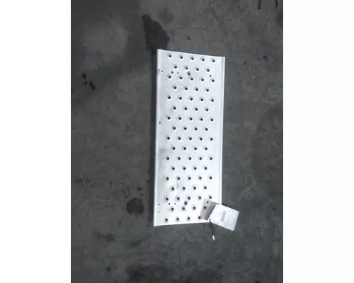 FREIGHTLINER CASCADIA 126 DECK (CATWALK) STEP