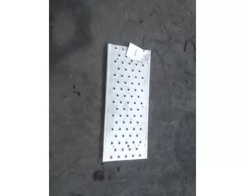 FREIGHTLINER CASCADIA 126 DECK (CATWALK) STEP