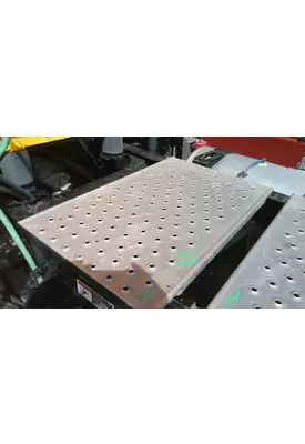 FREIGHTLINER CASCADIA 126 DECK (CATWALK) STEP