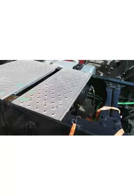 FREIGHTLINER CASCADIA 126 DECK (CATWALK) STEP