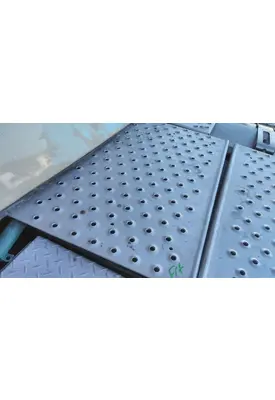 FREIGHTLINER CASCADIA 126 DECK (CATWALK) STEP