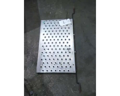 FREIGHTLINER CASCADIA 126 DECK (CATWALK) STEP