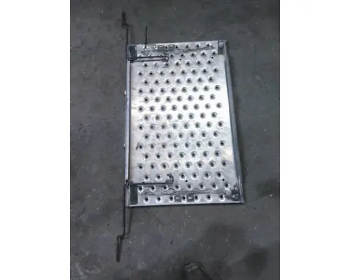 FREIGHTLINER CASCADIA 126 DECK (CATWALK) STEP