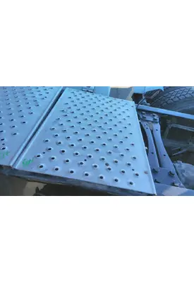 FREIGHTLINER CASCADIA 126 DECK (CATWALK) STEP