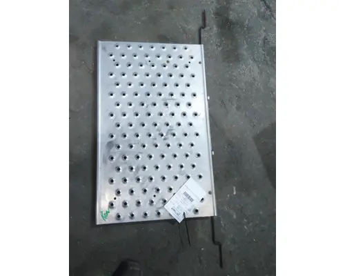 FREIGHTLINER CASCADIA 126 DECK (CATWALK) STEP