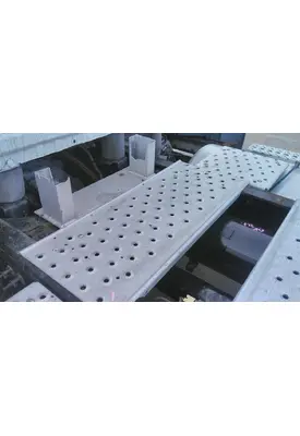 FREIGHTLINER CASCADIA 126 DECK (CATWALK) STEP