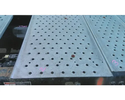 FREIGHTLINER CASCADIA 126 DECK (CATWALK) STEP