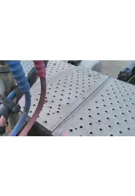 FREIGHTLINER CASCADIA 126 DECK (CATWALK) STEP