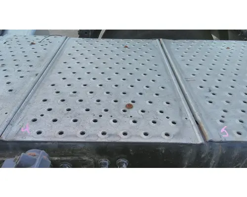 FREIGHTLINER CASCADIA 126 DECK (CATWALK) STEP
