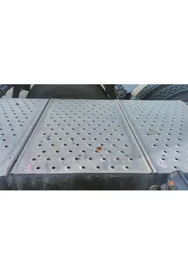 FREIGHTLINER CASCADIA 126 DECK (CATWALK) STEP