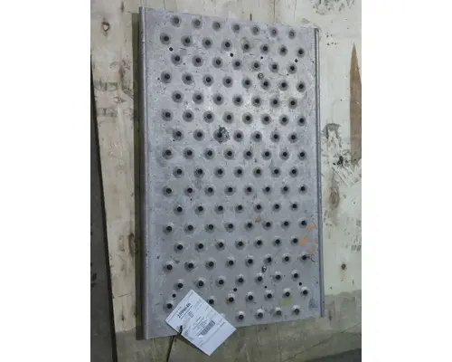 FREIGHTLINER CASCADIA 126 DECK (CATWALK) STEP