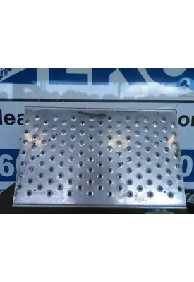FREIGHTLINER CASCADIA 126 DECK (CATWALK) STEP