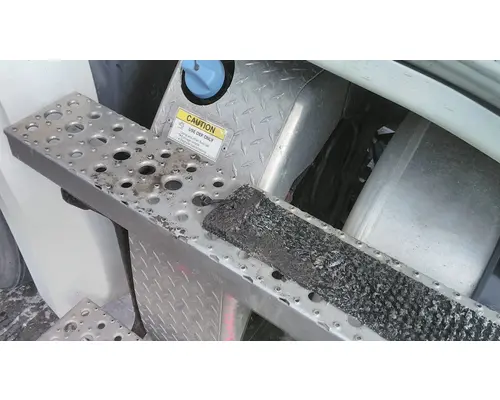 FREIGHTLINER CASCADIA 126 DEF TANK