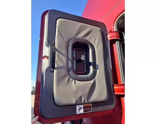 FREIGHTLINER CASCADIA 126 DOOR, COMPARTMENT