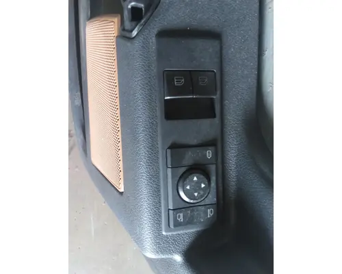 FREIGHTLINER CASCADIA 126 DOOR, COMPARTMENT