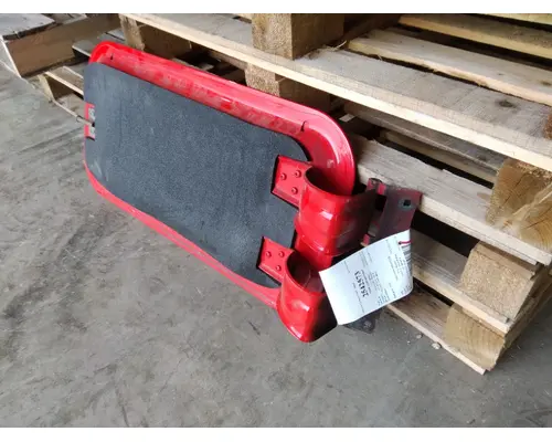 FREIGHTLINER CASCADIA 126 DOOR, COMPARTMENT
