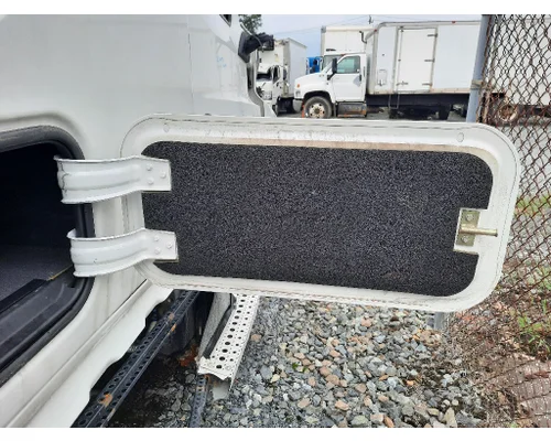 FREIGHTLINER CASCADIA 126 DOOR, COMPARTMENT