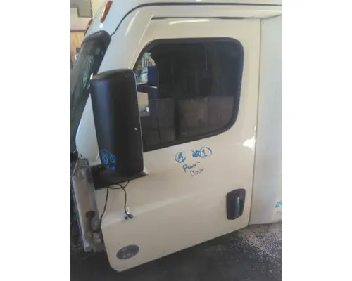 FREIGHTLINER CASCADIA 126 DOOR ASSEMBLY, FRONT