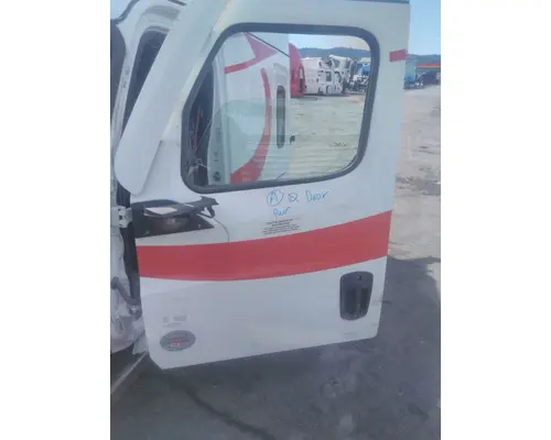 FREIGHTLINER CASCADIA 126 DOOR ASSEMBLY, FRONT