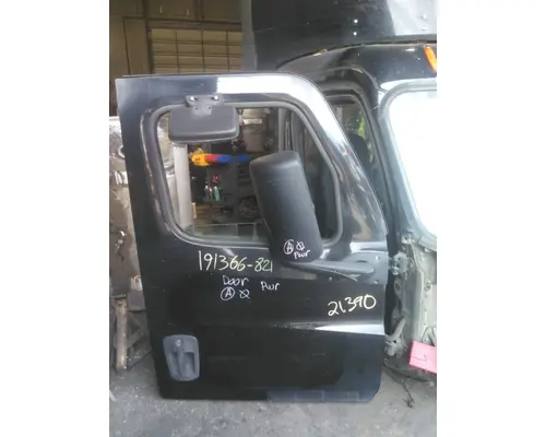 FREIGHTLINER CASCADIA 126 DOOR ASSEMBLY, FRONT