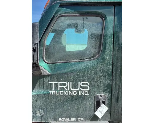 FREIGHTLINER CASCADIA 126 DOOR ASSEMBLY, FRONT