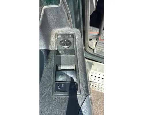 FREIGHTLINER CASCADIA 126 DOOR ASSEMBLY, FRONT