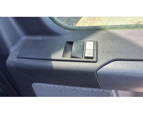 FREIGHTLINER CASCADIA 126 DOOR ASSEMBLY, FRONT