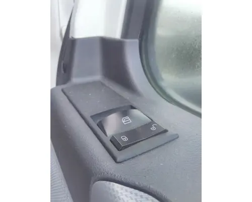 FREIGHTLINER CASCADIA 126 DOOR ASSEMBLY, FRONT