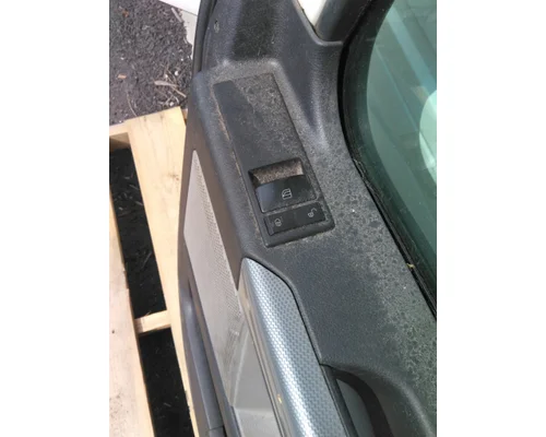 FREIGHTLINER CASCADIA 126 DOOR ASSEMBLY, FRONT