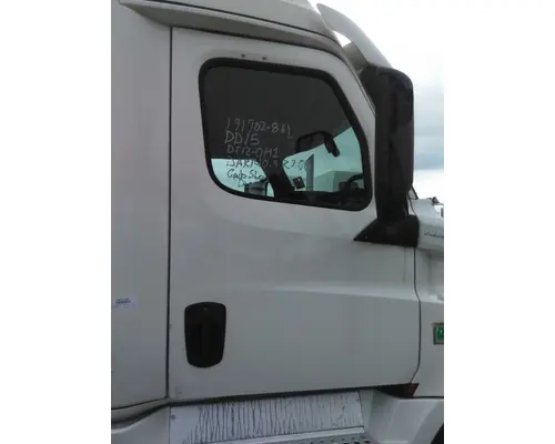 FREIGHTLINER CASCADIA 126 DOOR ASSEMBLY, FRONT