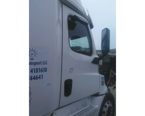FREIGHTLINER CASCADIA 126 DOOR ASSEMBLY, FRONT