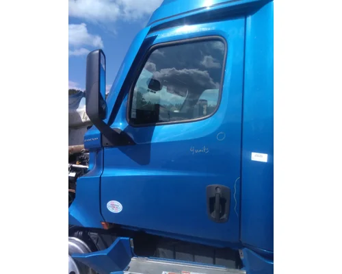 FREIGHTLINER CASCADIA 126 DOOR ASSEMBLY, FRONT