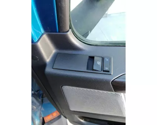 FREIGHTLINER CASCADIA 126 DOOR ASSEMBLY, FRONT