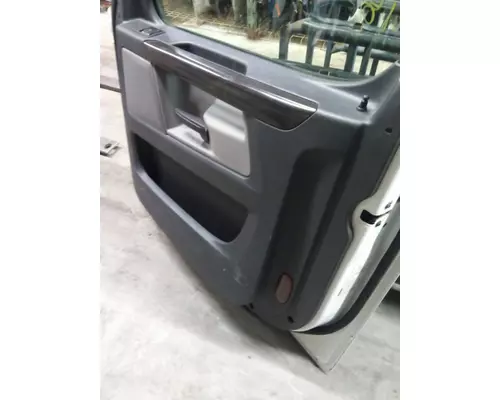 FREIGHTLINER CASCADIA 126 DOOR ASSEMBLY, FRONT