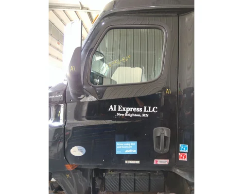 FREIGHTLINER CASCADIA 126 DOOR ASSEMBLY, FRONT