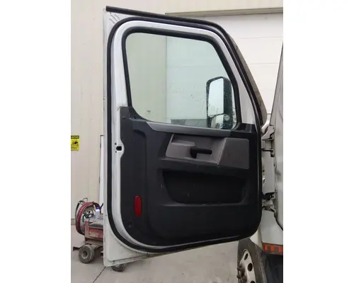 FREIGHTLINER CASCADIA 126 DOOR ASSEMBLY, FRONT