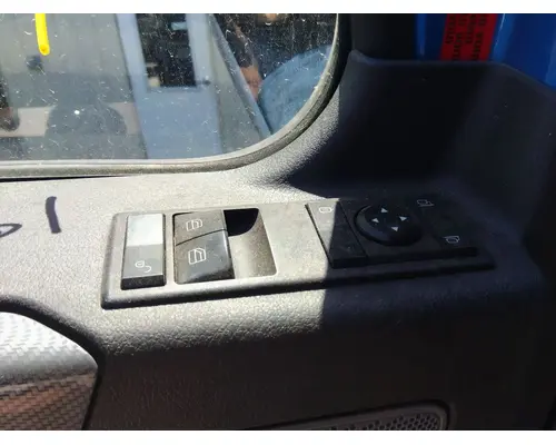 FREIGHTLINER CASCADIA 126 DOOR ASSEMBLY, FRONT