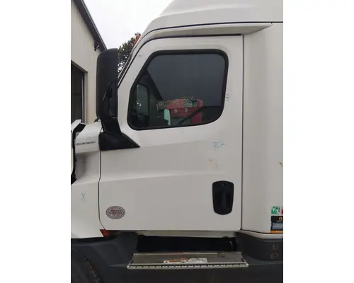 FREIGHTLINER CASCADIA 126 DOOR ASSEMBLY, FRONT